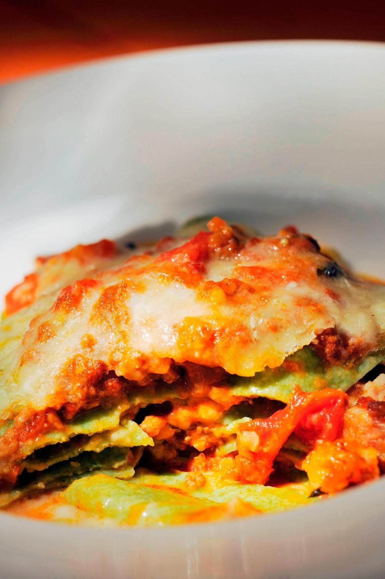 Cairo Marriott Hotel & Omar Khayyam Casino Esterno foto Aubergine parmigiana